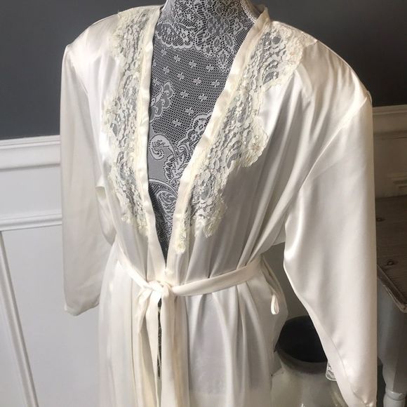 Gold Label VINTAGE VICTORIAS SECRET ROBE - Picture 2 of 16